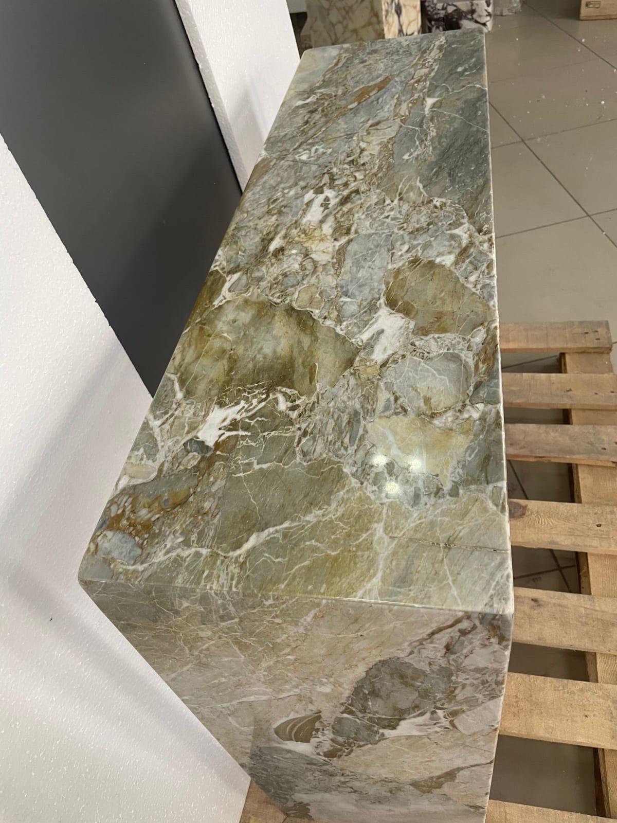 Handcrafted Green Marble Console Table: Luxury Plinth Decor
