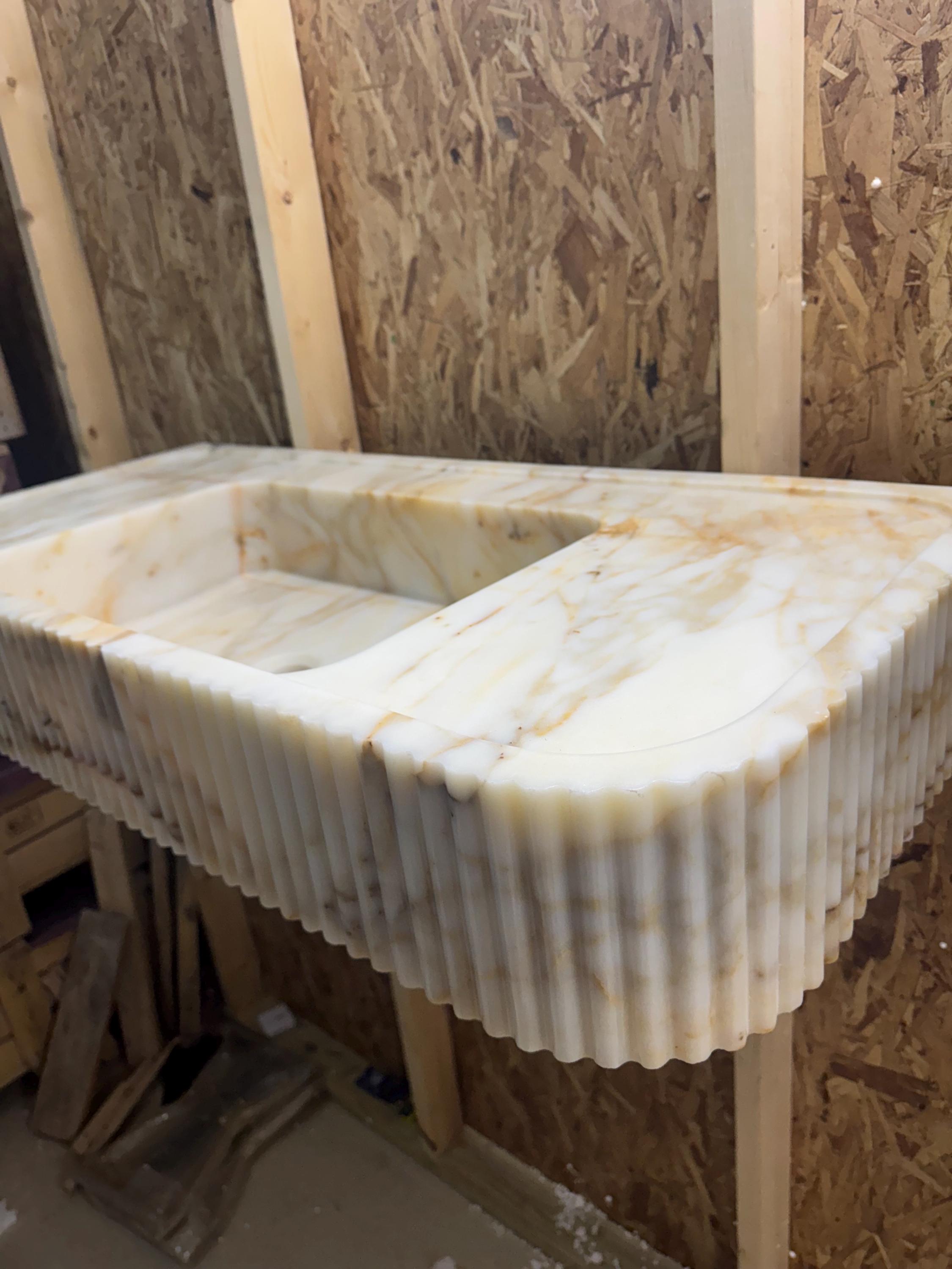 Handcrafted Calacatta Viola Marble Wall Mounted Sink: Natural Stone Basin