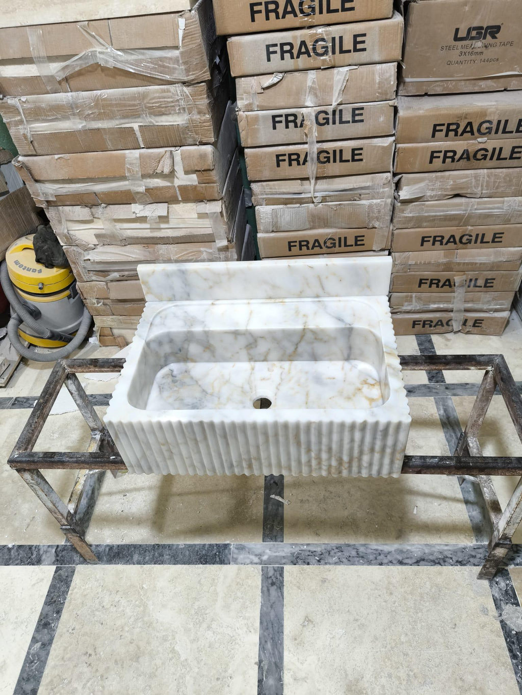 Calacatta Viola Marble Farmhouse Sink: Natural Stone Basin (24x16x5)