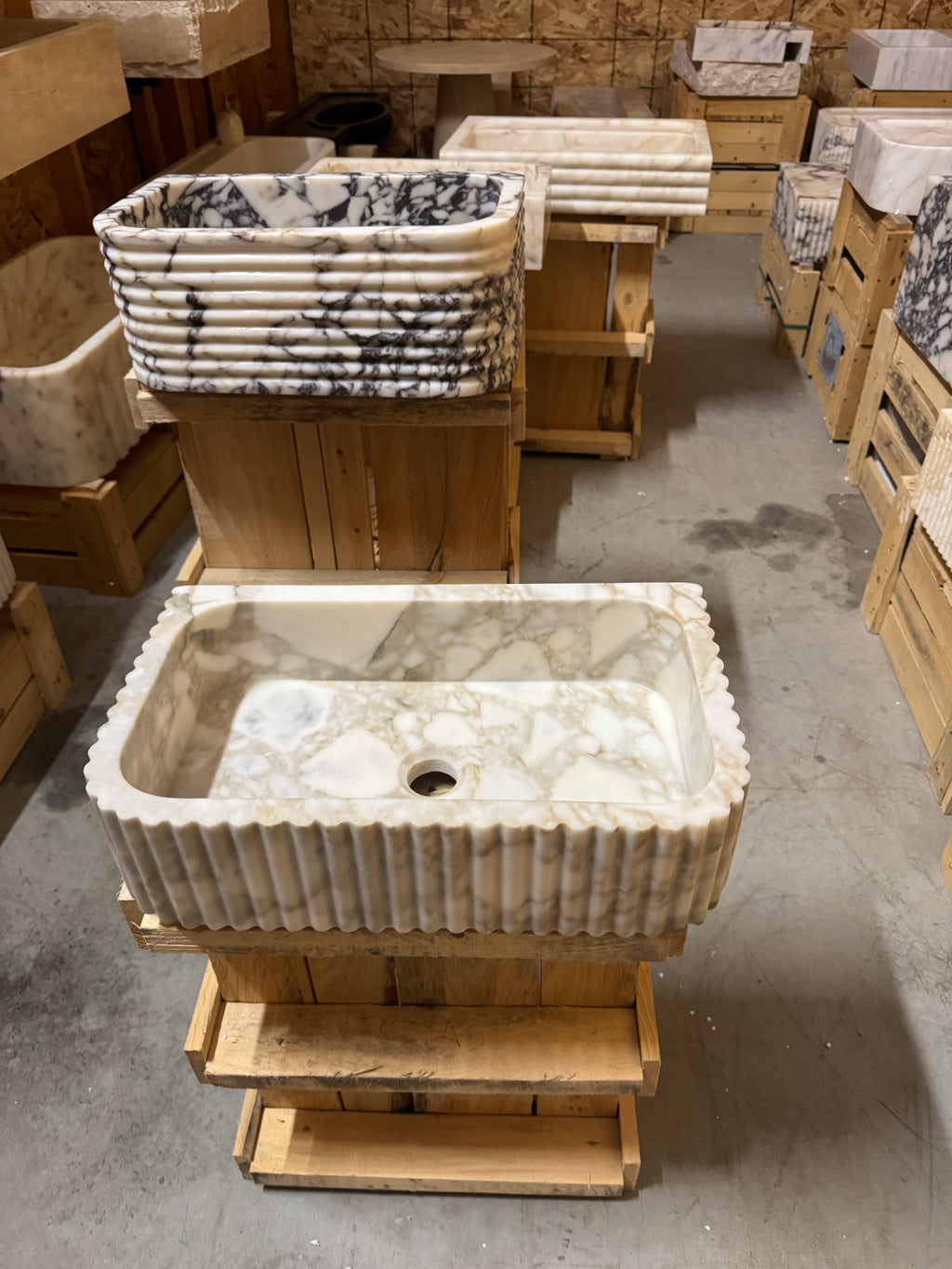 Calacatta Monet Fluted sink 20"x12"x5"