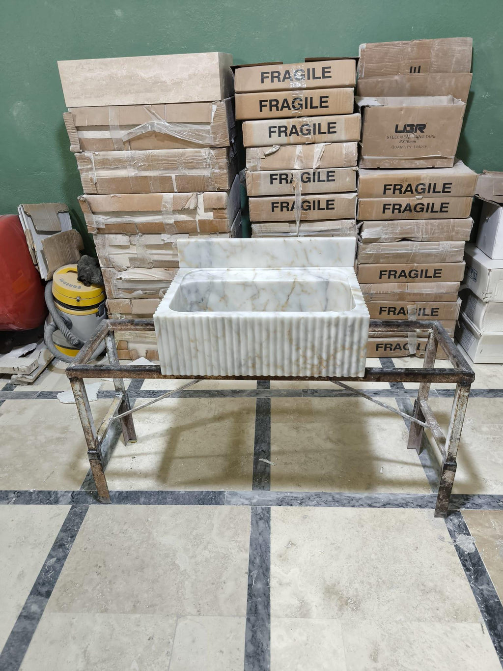 Calacatta Viola Marble Farmhouse Sink: Natural Stone Basin (24x16x5)