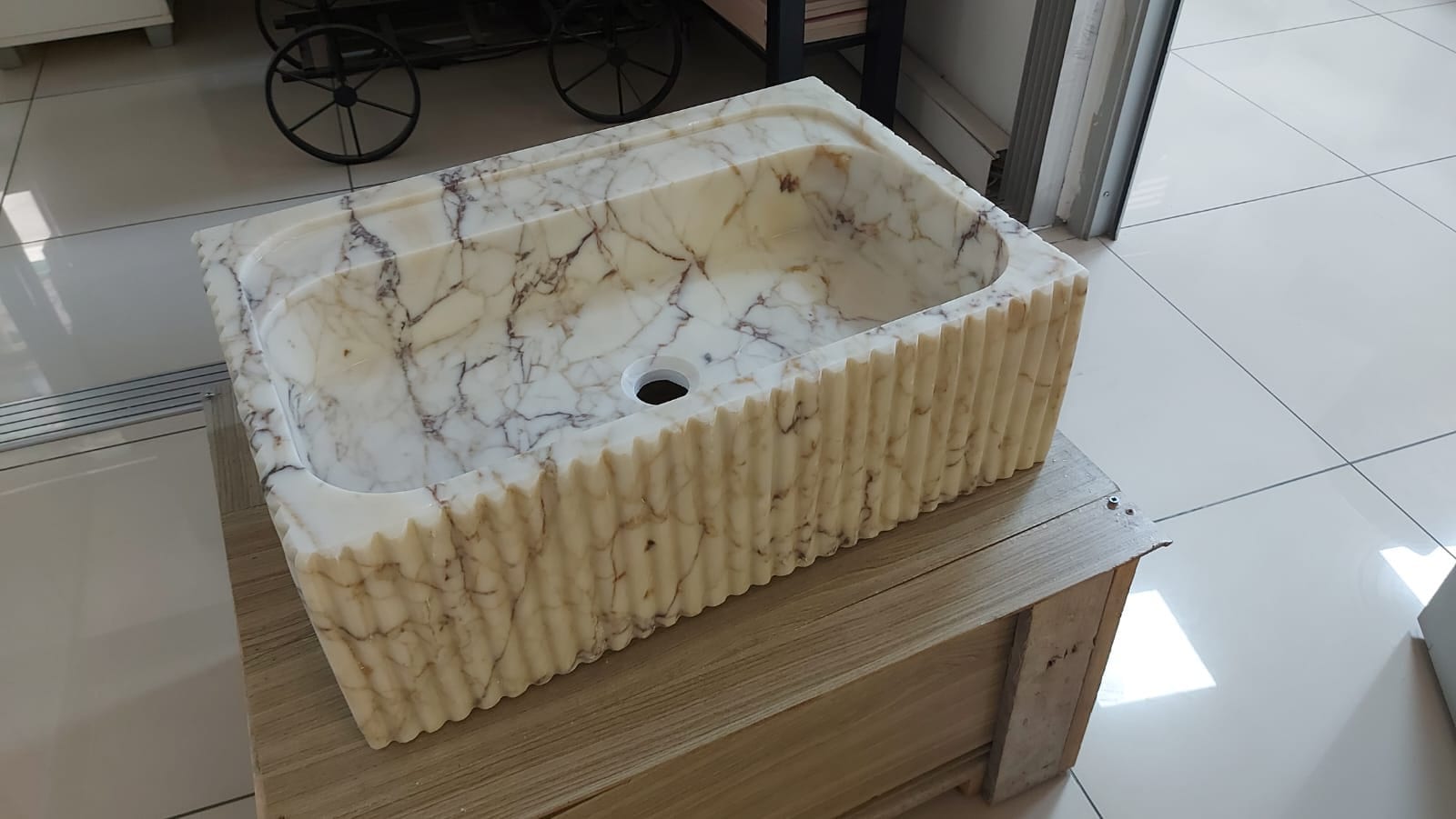 Calacatta Viola Marble Wall Mount Sink: Bathroom Powder Room