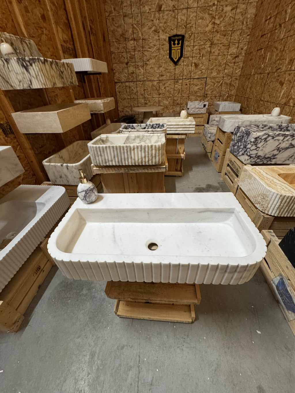 Handmade White Carrara Marble Sink: Wall Mounted Washbasin