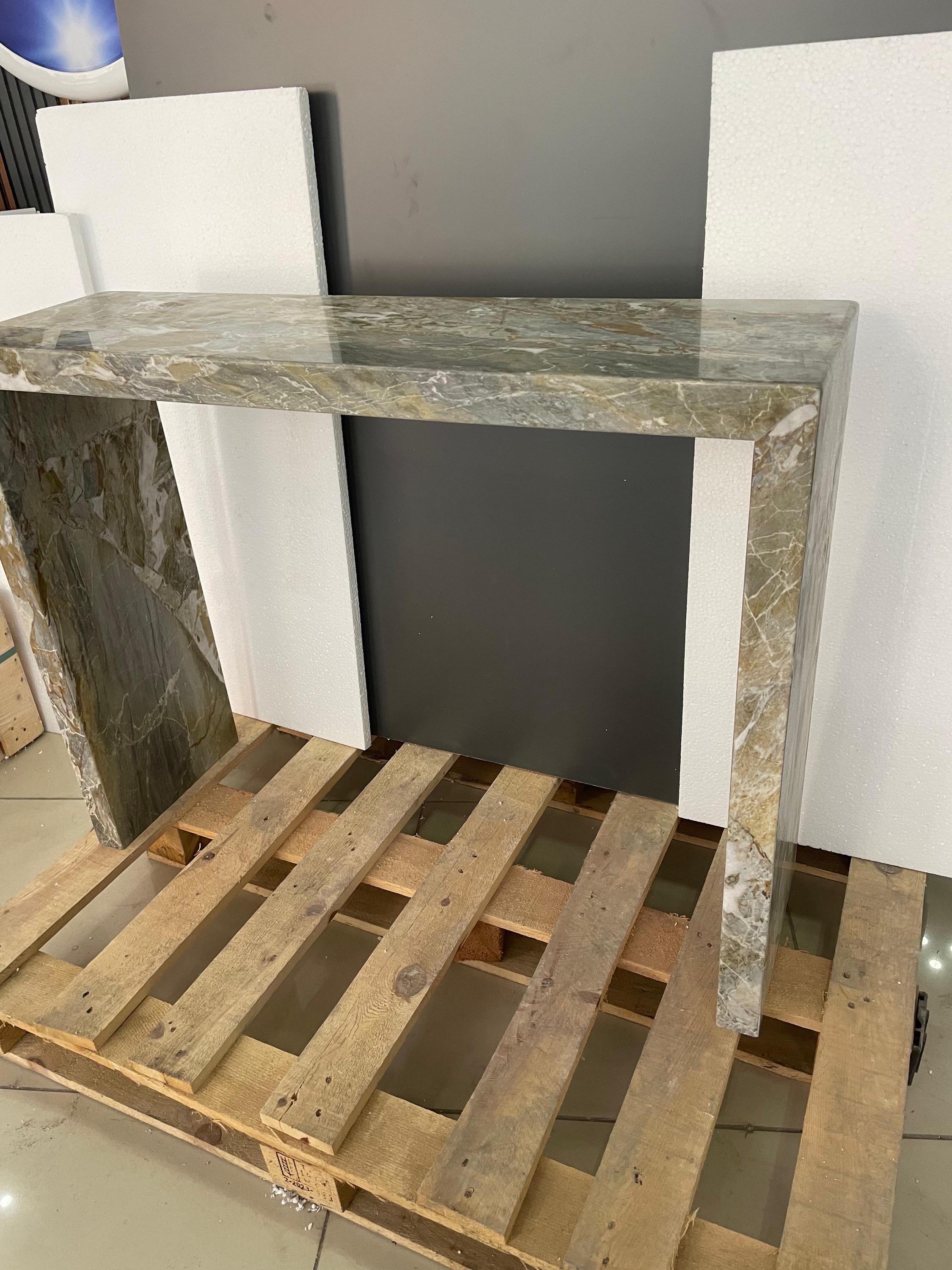 Handcrafted Green Marble Console Table: Luxury Plinth Decor