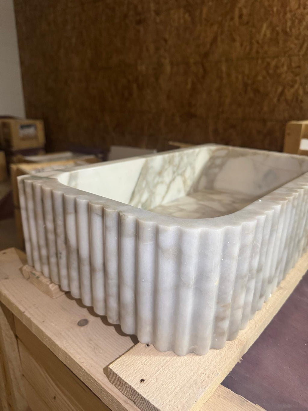 Calacatta Monet Fluted sink 20"x12"x5"