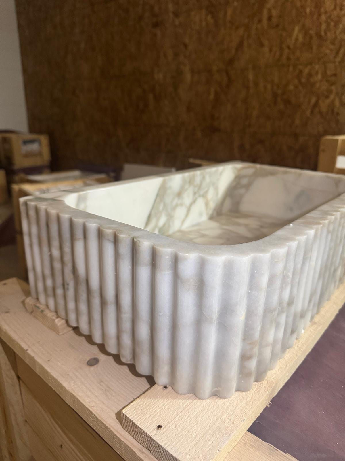 Calacatta Monet Fluted sink 20"x12"x5"