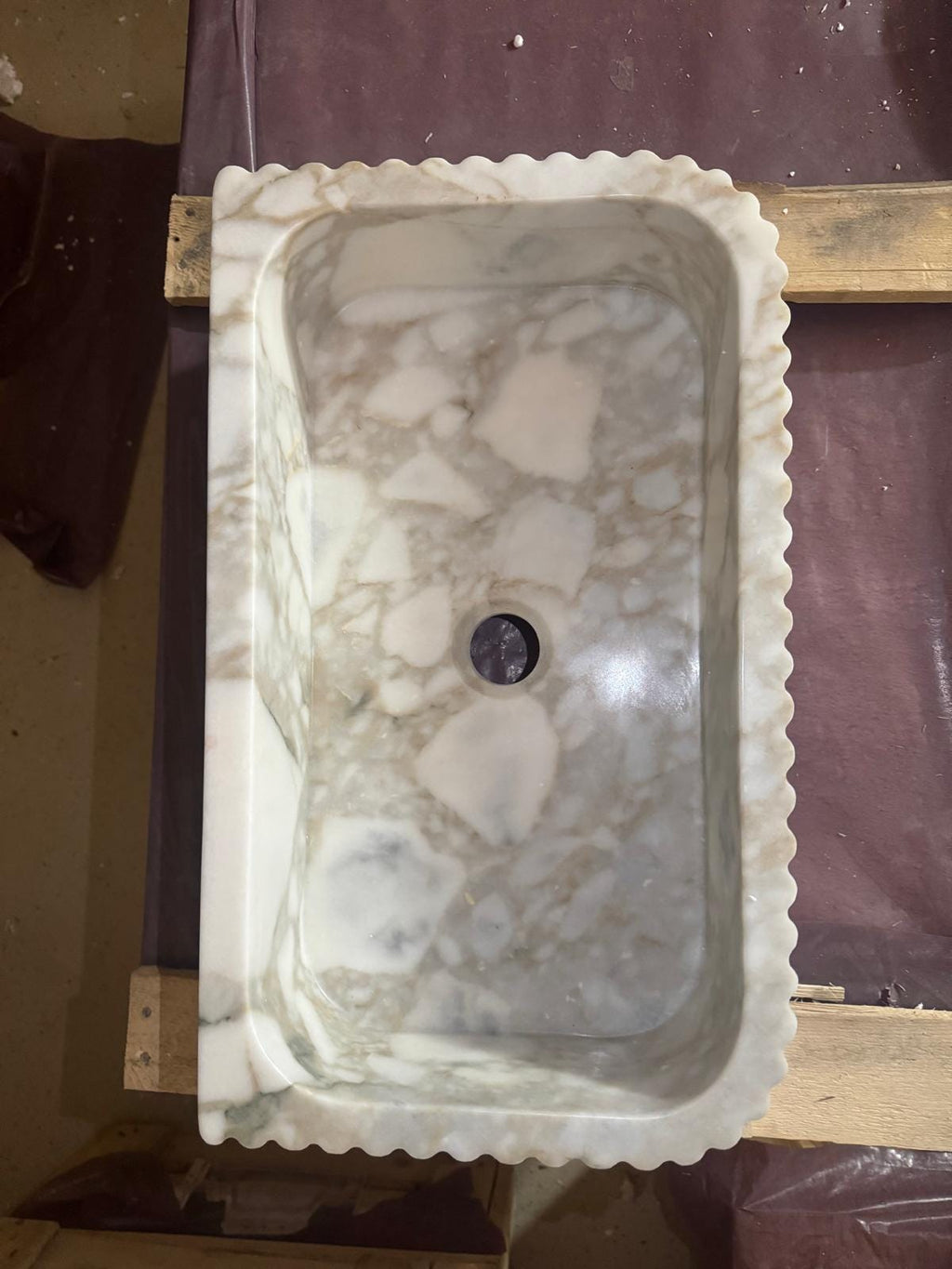 Calacatta Monet Fluted sink 20"x12"x5"