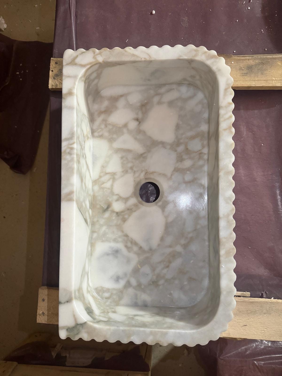 Calacatta Monet Fluted sink 20"x12"x5"