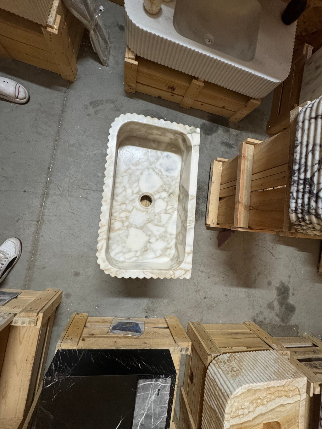 Calacatta Monet Fluted sink 20"x12"x5"