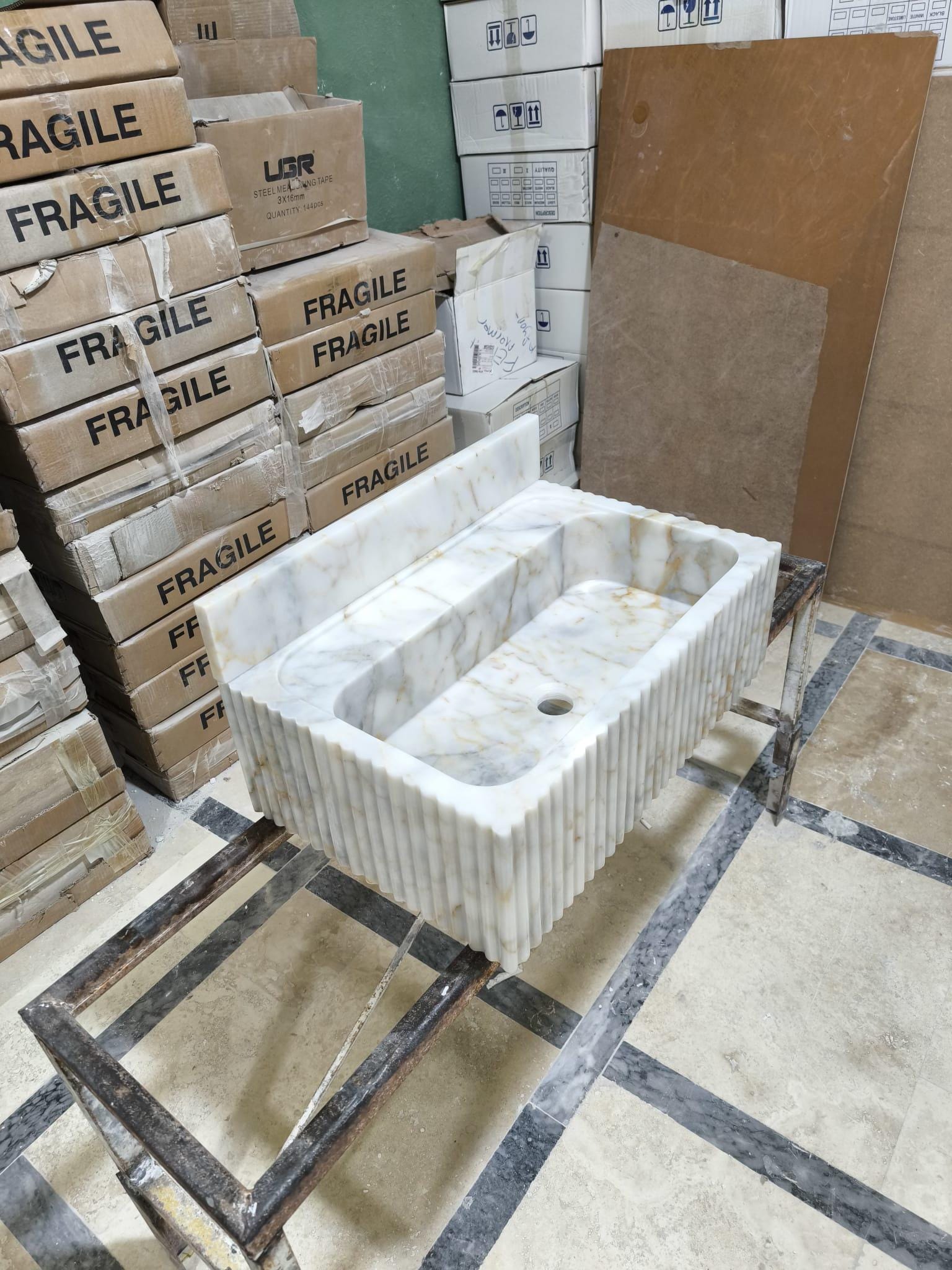 Calacatta Viola Marble Farmhouse Sink: Natural Stone Basin (24x16x5)
