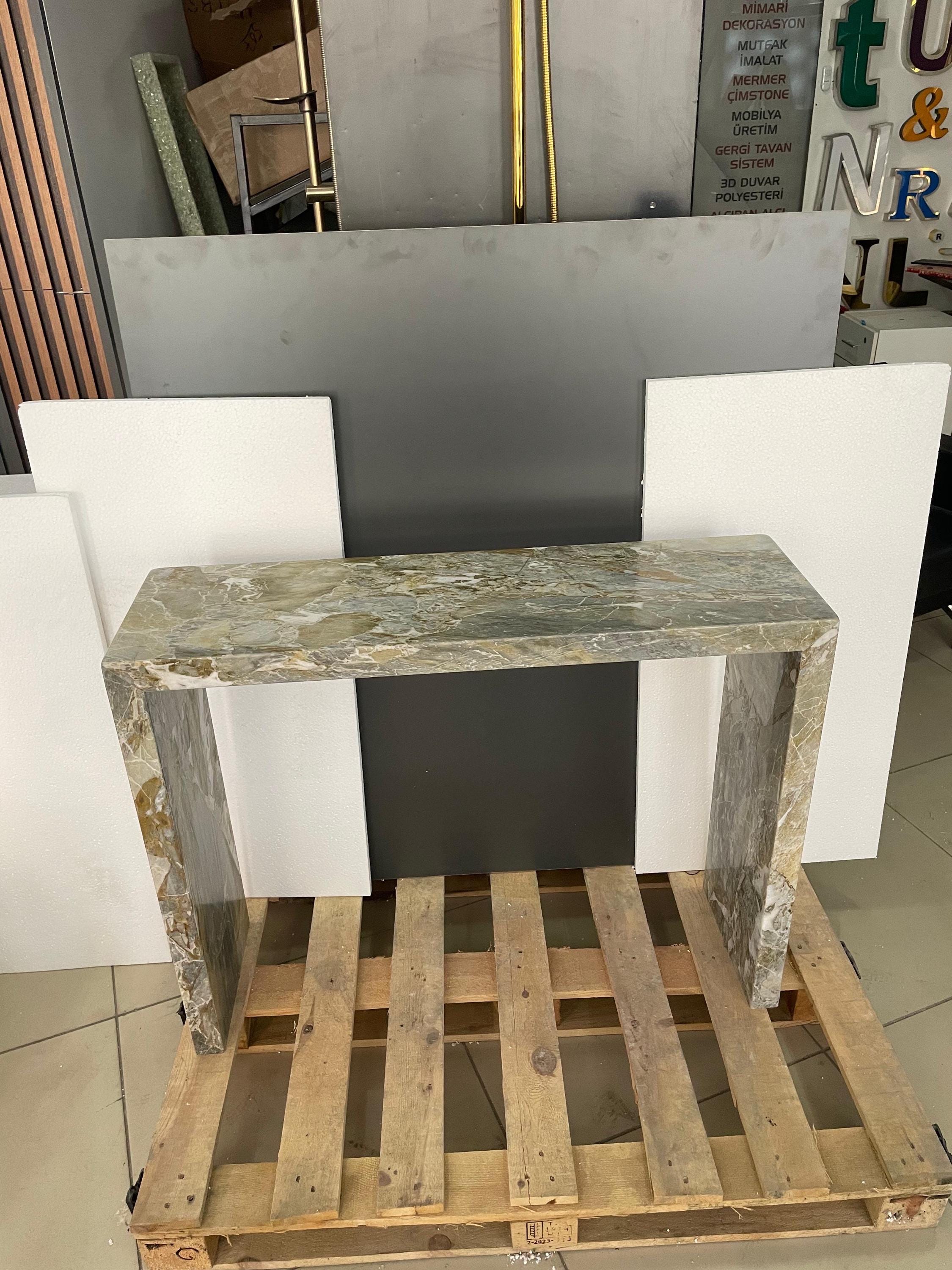 Handcrafted Green Marble Console Table: Luxury Plinth Decor