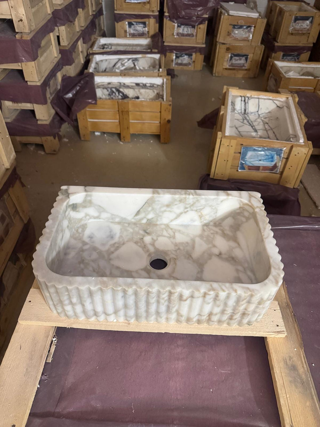 Calacatta Monet Fluted sink 20"x12"x5"